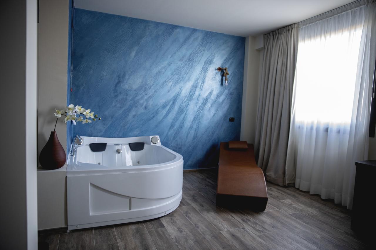 Castahotel Castagnito ภายนอก รูปภาพ
