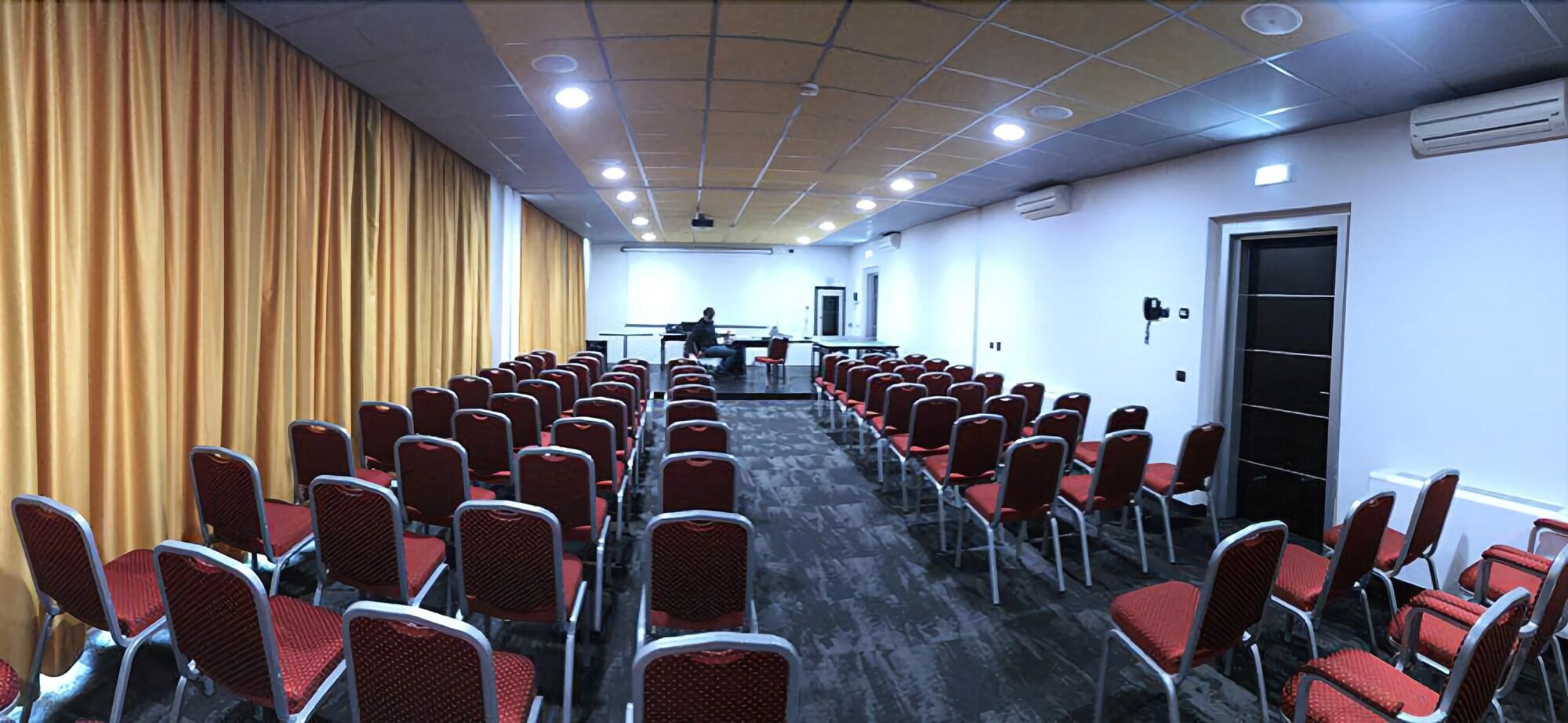 Castahotel Castagnito ภายนอก รูปภาพ