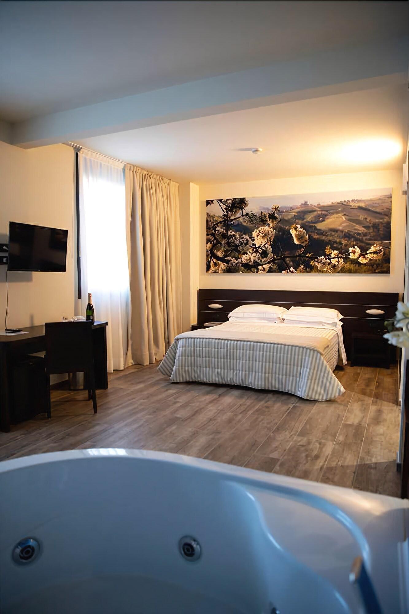 Castahotel Castagnito ภายนอก รูปภาพ
