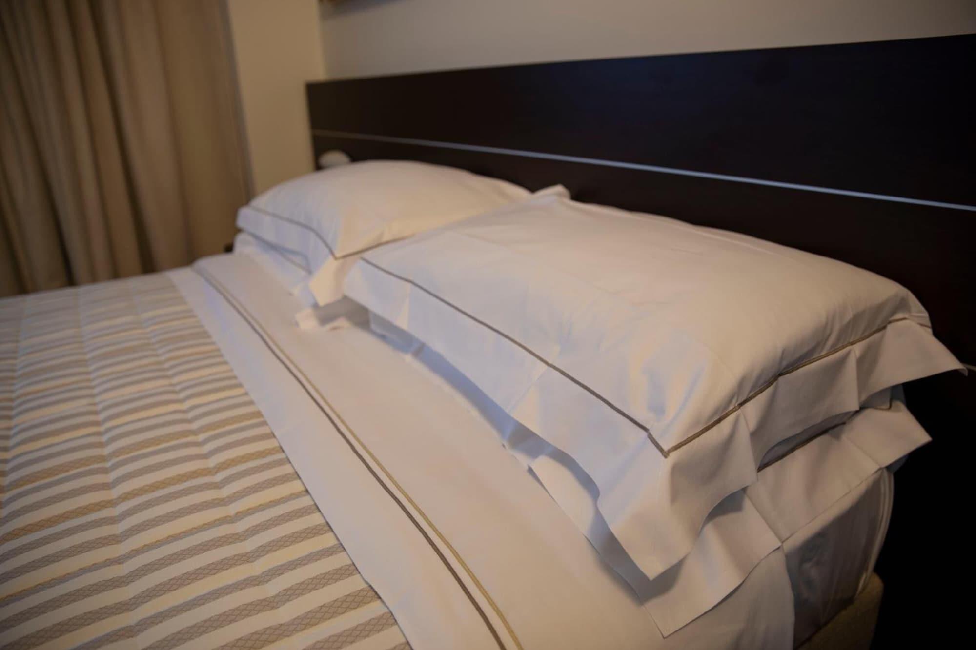 Castahotel Castagnito ภายนอก รูปภาพ