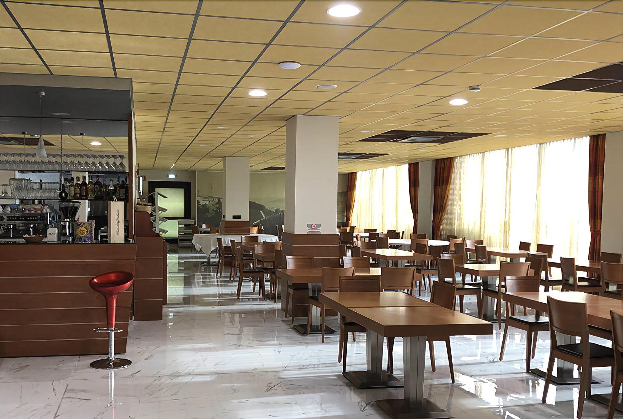 Castahotel Castagnito ภายนอก รูปภาพ