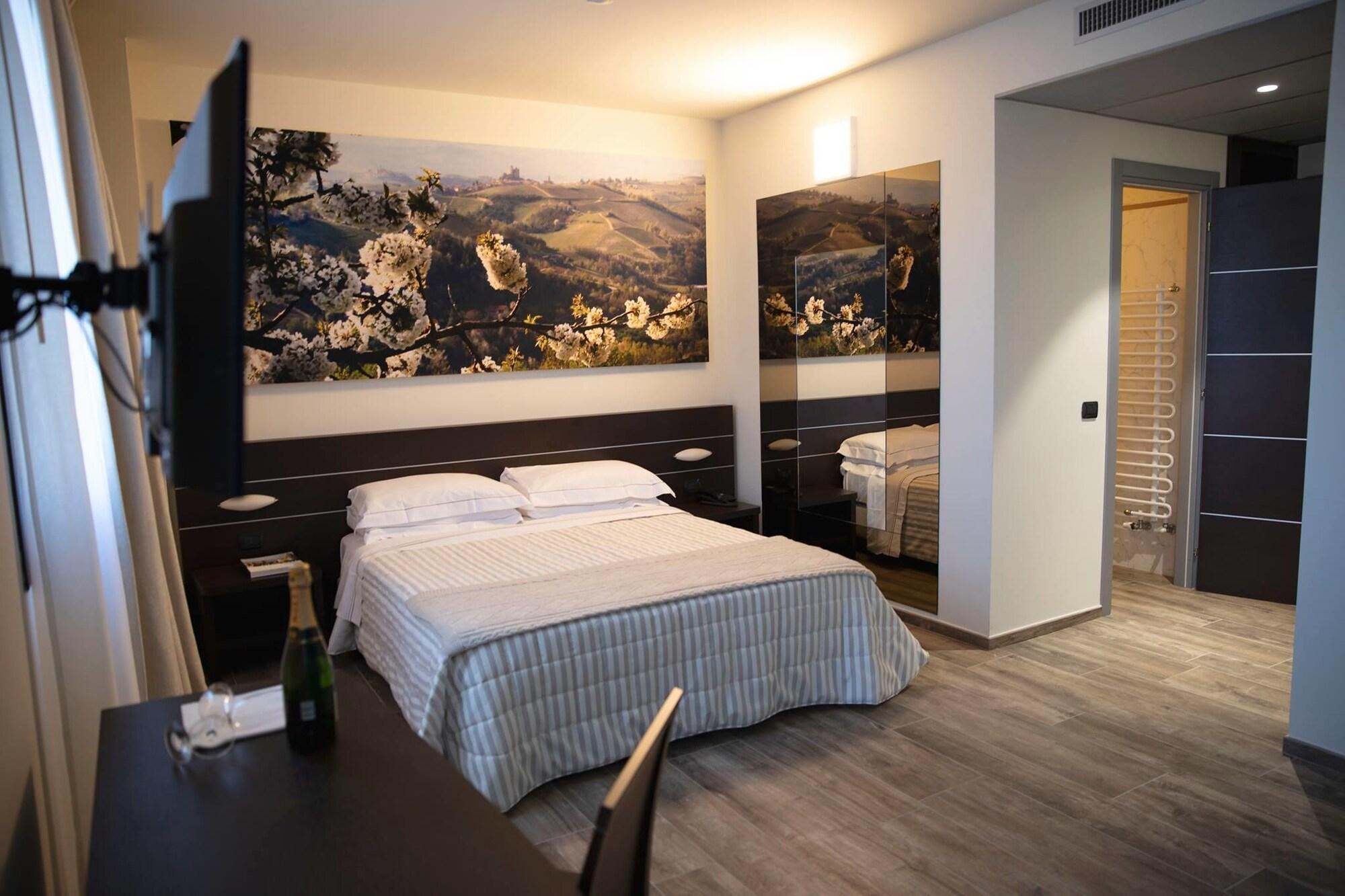 Castahotel Castagnito ภายนอก รูปภาพ